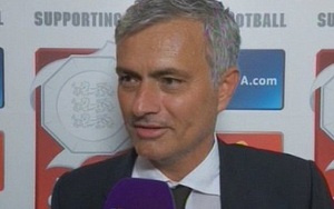 Jose Mourinho dành Siêu Cúp Anh cho... Louis van Gaal